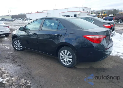 2018 Toyota Corolla Le z USA, uszkodzony, nr VIN 5YFBURHE0JP801312